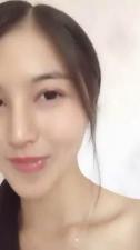 直播室の极致诱惑！湿身JK美少女边聊天边挑逗秀傲人曲线～
